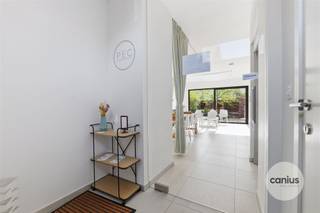 WONING MET LIFT NABIJ HET CENTRUM Sint-Agneshof 6 te Sint-Truiden is de thuisbasis van deze hedendaagse woning.We bevinden ons op wandelafstand van...