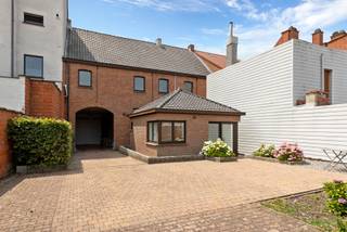 Positief EPC label (label C), Asbestveilig en conforme elektrische keuringCentrale ligging vlakbij centrum Sint-NiklaasVeel mogelijkheden met...