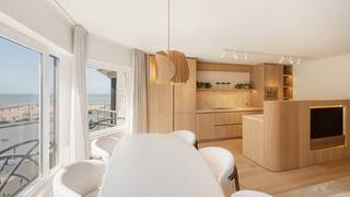 Dans un emplacement de tout premier ordre à Knokke-Heist, à proximité immédiate de la place emblématique du Rubensplein, se trouve cet appartement...