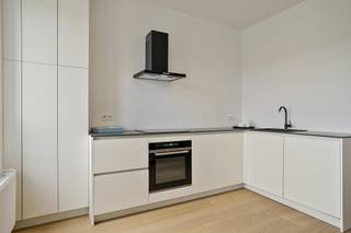 Wonen in een dynamische buurt in volle ontwikkeling kan nu in dit volledig vernieuwd appartement met één slaapkamer.Indeling:Uniek gelegen...