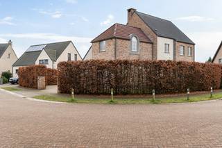 Recente open bebouwing in een rustige, residentiële en doodlopende wijk in Oelegem.In deze charmante open bebouwing wordt comfort moeiteloos...