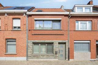 In het centrum van Zwijndrecht, op een centrale en vlot bereikbare ligging, bevindt zich deze charmante woning.De woning dateert oorspronkelijk van...