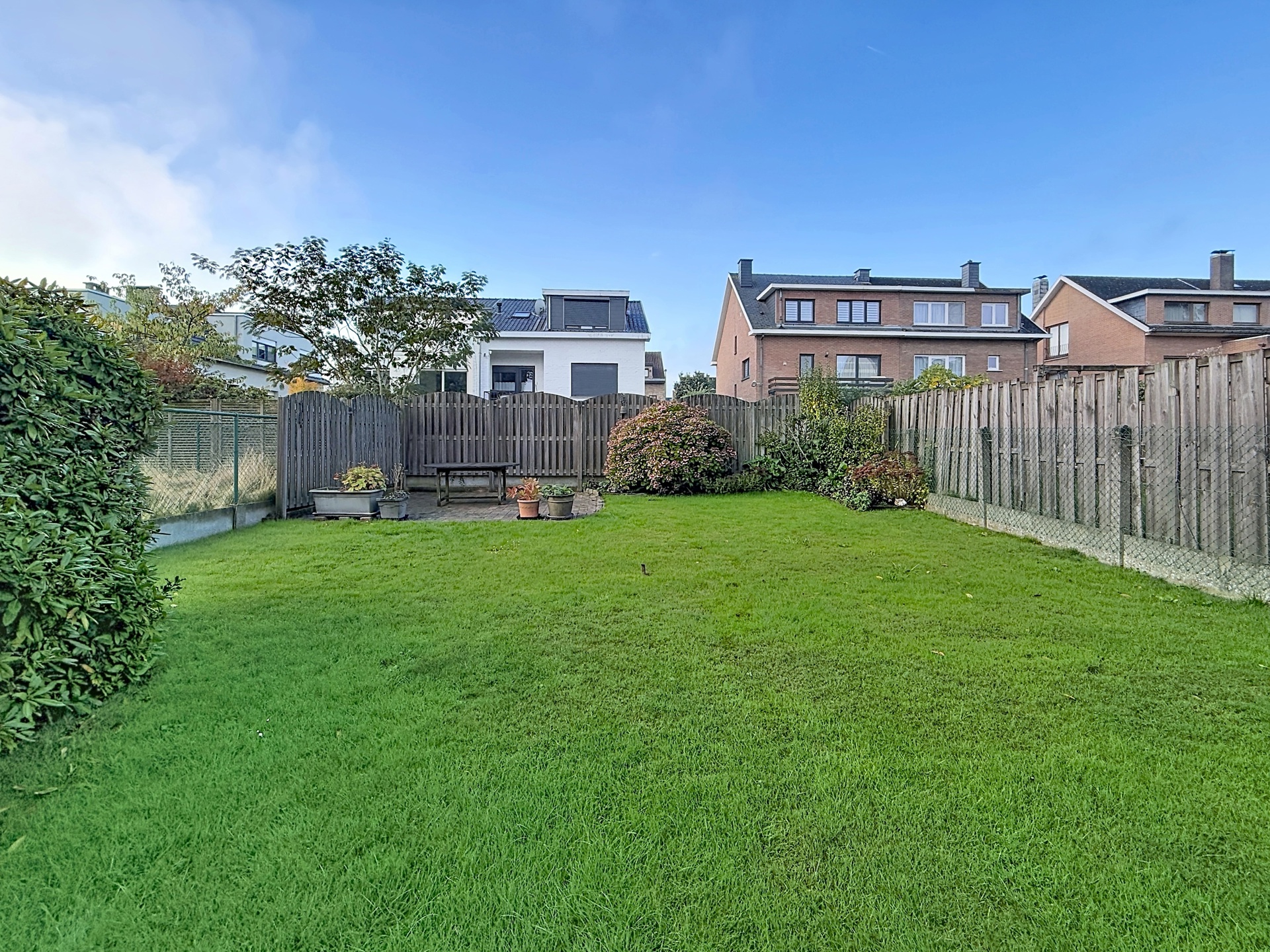 Ruime bel-etagewoning met 3 slaapkamers, dubbele garage en zonnige tuin in Dilbeek! - foto 4