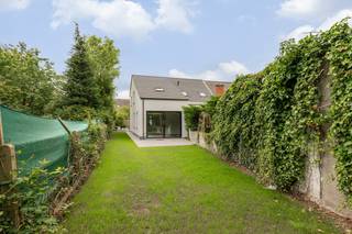 De woning is gelegen in een doodlopend gedeelte met zicht op groen.Deze rustige buurt doch dicht bij het centrum geeft vele mogelijkheden.Tevens...