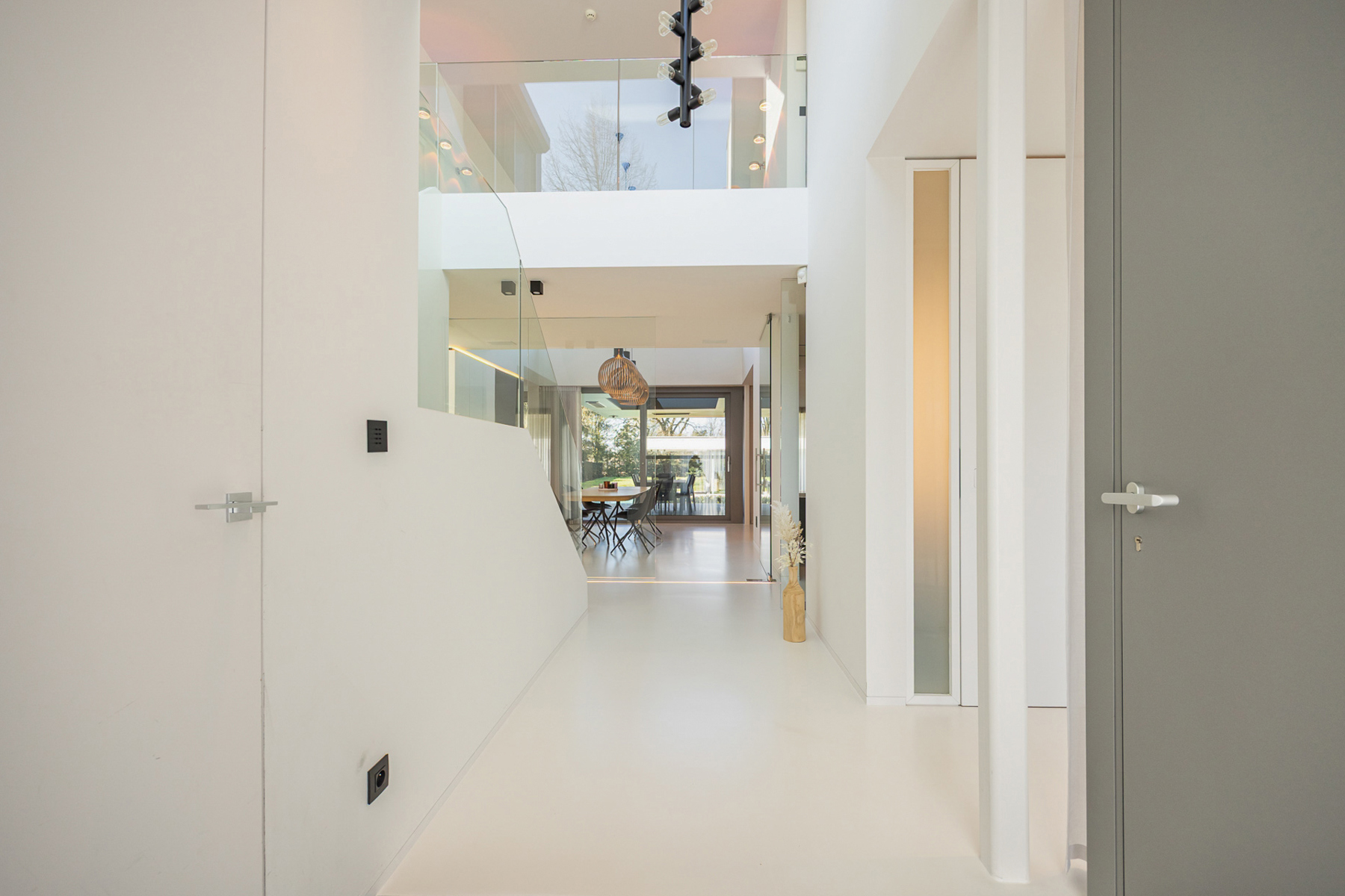 Prachtig afgewerkte villa op perceel van ruim 14 are.  - foto 4