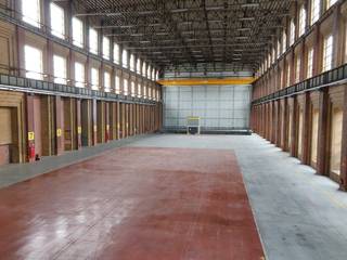 This warehouse for rent is located in a unique and characterful industrial building on the Interescaut site in Schelle.The warehouse is...