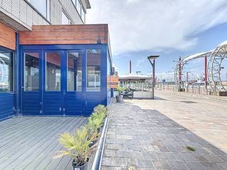 Cet propriété de rendement est situé sur le Kaai (quai) de Nieuport-ville, à côté des transports en commun, du marché aux poissons et du port...