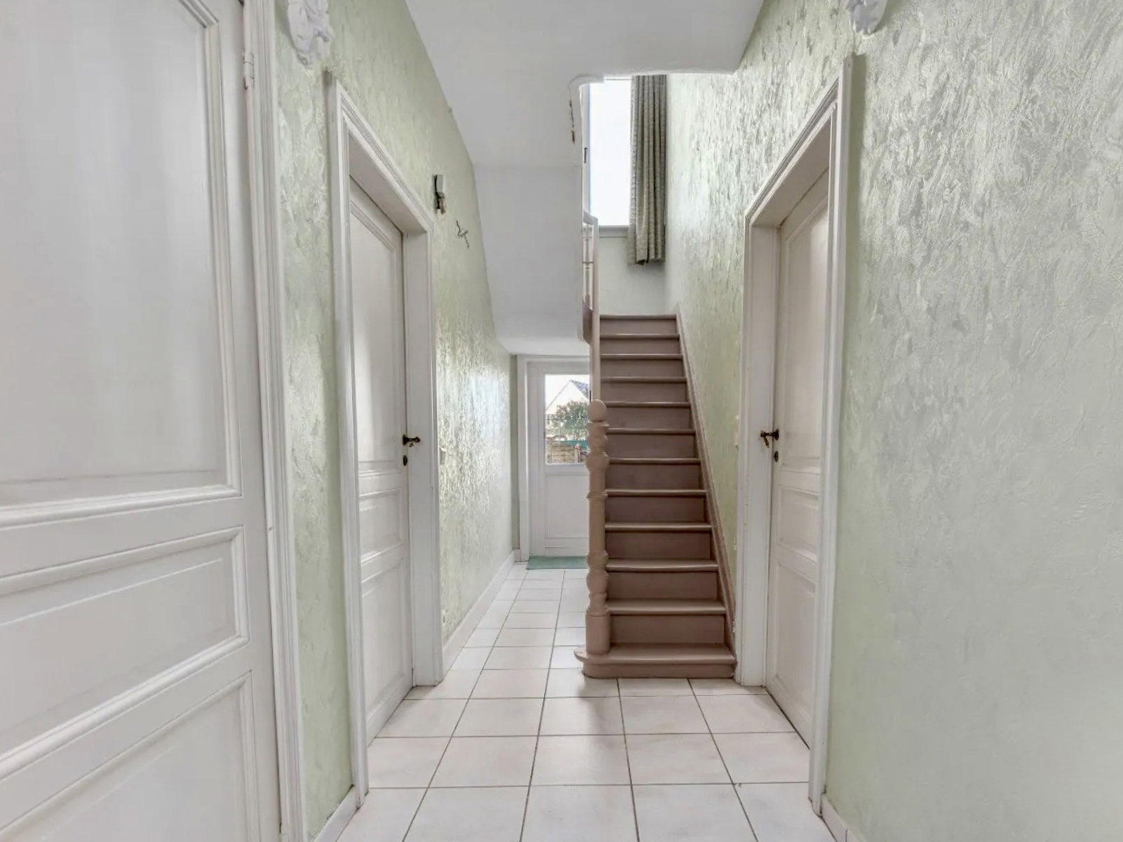 Charmant herenhuis met garage vlakbij het centrum van Gistel - foto 5