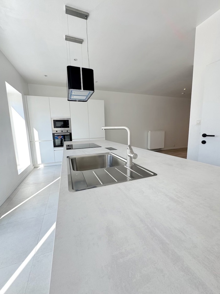 Volledig vernieuwd gelijkvloers appartement in het stadscentrum! - foto 3