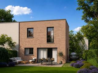 <p><span> </span></p><h1><span> </span><span>Exclusieve nieuwbouwwoningen op maat in Uitkerke (Blankenberge)</span></h1><p><span>Rustig wonen nabij de kust, in een energiezuinige woning die volledig aansluit bij uw levensstijl.</span></p><p><span>Bent u op zoek naar een moderne nieuwbouwwoning op een rustige locatie, zonder in te boeten aan comfort, kwaliteit of bereikbaarheid? Dan is dit woonproject in het groene Uitkerke, een geliefde deelgemeente van Blankenberge, precies wat u zoekt.</span></p><p><span>Hier realiseren wij stijlvolle halfopen bebouwingen die volledig op maat worden uitgewerkt volgens uw wensen en budget. Dankzij een doordachte architectuur, hoogwaardige materialen en de nieuwste energietechnieken geniet u van een duurzame woning die klaar is voor de toekomst.</span></p><h2><span>Comfortabel wonen, helemaal op uw maat</span></h2><p><span>Elke woning wordt ontworpen met oog voor ruimte, licht en wooncomfort en beschikt onder meer over:</span></p><p><span>✔</span><span> Inkomhal met apart gastentoilet<br /></span><span>✔</span><span> Ruime en lichtrijke leefruimte<br /></span><span>✔</span><span> Open, volledig uitgeruste keuken met kwaliteitsafwerking<br /></span><span>✔</span><span> Praktische berging<br /></span><span>✔</span><span> Nachthal<br /></span><span>✔</span><span> 2 tot 3 volwaardige slaapkamers<br /></span><span>✔</span><span> Moderne, volledig ingerichte badkamer</span></p><h2><span>Moderne architectuur met veel lichtinval</span></h2><p><span>Deze eigentijdse halfopen bebouwing onderscheidt zich door haar strakke architectuur, slimme indeling en grote raampartijen die zorgen voor een aangename lichtinval gedurende de hele dag.</span></p><p><span>De woning wordt gebouwd met bijzondere aandacht voor kwaliteit, duurzaamheid en energie-efficiëntie. Dankzij de toepassing van moderne technieken voldoet ze aan de EPB-normen van 2026 met een maximaal E-peil van E30, wat resulteert in een lagere energiefactuur en een hoger wooncomfort.</span></p><h2><span>Waarom kiezen voor dit project?</span></h2><p><span>✅</span><span> Energiezuinig wonen volgens de nieuwste normen<br /></span><span>✅</span><span> Volledig maatwerk volgens uw wensen en budget.</span><span><br />Contacteer ons vandaag nog vrijblijvend en plan uw afspraak op kantoor Bel 050/41.55.50<br />Wij begeleiden u persoonlijk van eerste idee tot sleutel-op-de-deur.<br />Geplubiceerde woningen zijn voorbeelden van gerealiseerde projecten en niet bindend</span></p><p><span> </span></p>