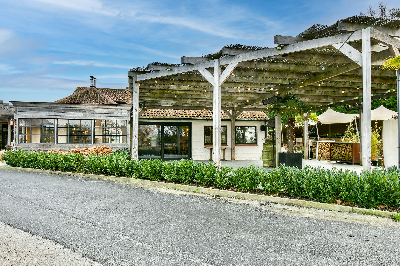 Exclusief domein met restaurant/feestzaal en luxueuze woning op 5 Ha te Torhout - foto 2