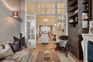 <p><span>Subliem herenhuis in Neo-Lodewijk XVI-stijl – Architect Edward Van Not, 1912</span></p><p><span> </span></p><p><span>Unieke kans om te wonen in een stuk geschiedenis aan de Jan van Rijswijcklaan, Antwerpen. Dit statige herenhuis met symmetrische gevel, sierlijke ornamenten en hoge plafonds ademt grandeur en verfijning.</span></p><p><span>De royale leefruimtes met authentieke parketvloeren, marmeren open haard en grote raampartijen creëren een lichte, elegante sfeer. De ruime leefkeuken met natuurstenen vloer is uitgerust met een Lacanche gasfornuis met teppanyaki-plaat, oven, magnetron, afzuigkap, koelkast met vriesvak en ingebouwde koffiemachine. Vanuit de keuken heeft u zicht en toegang tot de uitzonderlijke, onderhoudsvriendelijke stadstuin met uniek zicht op groen (Hertogenpark)</span></p><p><span>Op de tussenverdieping bevindt zich een cosy tv-ruimte met bar en toegang tot een groot betegeld terras (ca. 45 m²). Het huis telt meerdere slaapkamers, waaronder 2 master ensuites met dressing en luxe marmeren badkamers. Daarnaast zijn er 4 extra slaapkamers, waarvan twee met eigen badkamer, en nog een extra terras.</span></p><p><span> </span></p><p><span>Bijzonderheden:</span></p><ul><li><span>Terrassen en ramen achtergevel vernieuwd in 2023</span></li><li><span>Overal airconditioning</span></li><li><span>Alarmsysteem verbonden met de politie</span></li><li><span>Volledig onderkelderd met wijnkelder</span></li><li><span>Luxueuze renovatie met topmaterialen</span></li><li><span>Blanco elektriciteitskeuring</span></li><li><span>Mogelijkheid tot huren van autostaanplaats en garagebox</span></li></ul><p><span> </span></p><p><span>Gelegen nabij centrum, winkels, scholen en invalswegen – perfecte combinatie van historische charme en modern comfort.</span></p><p><span> </span></p><p><span><br />Neem contact op met </span><span>REANT</span><span> voor een bezichtiging: 03 283 06 06</span></p><p><span> </span></p><p><span> </span></p>