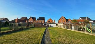 Voor een afspraak bel Tom op het nummer: 0468/09 81 97.Deze woning met renovatiepotentieel biedt een uitstekende opportuniteit voor wie op zoek is...