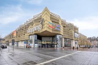 Cet espace commercial d'environ 230 m² est situé dans le célèbre centre commercial Shopping 1 Genk, actuellement ouvert sous le nom de WE...