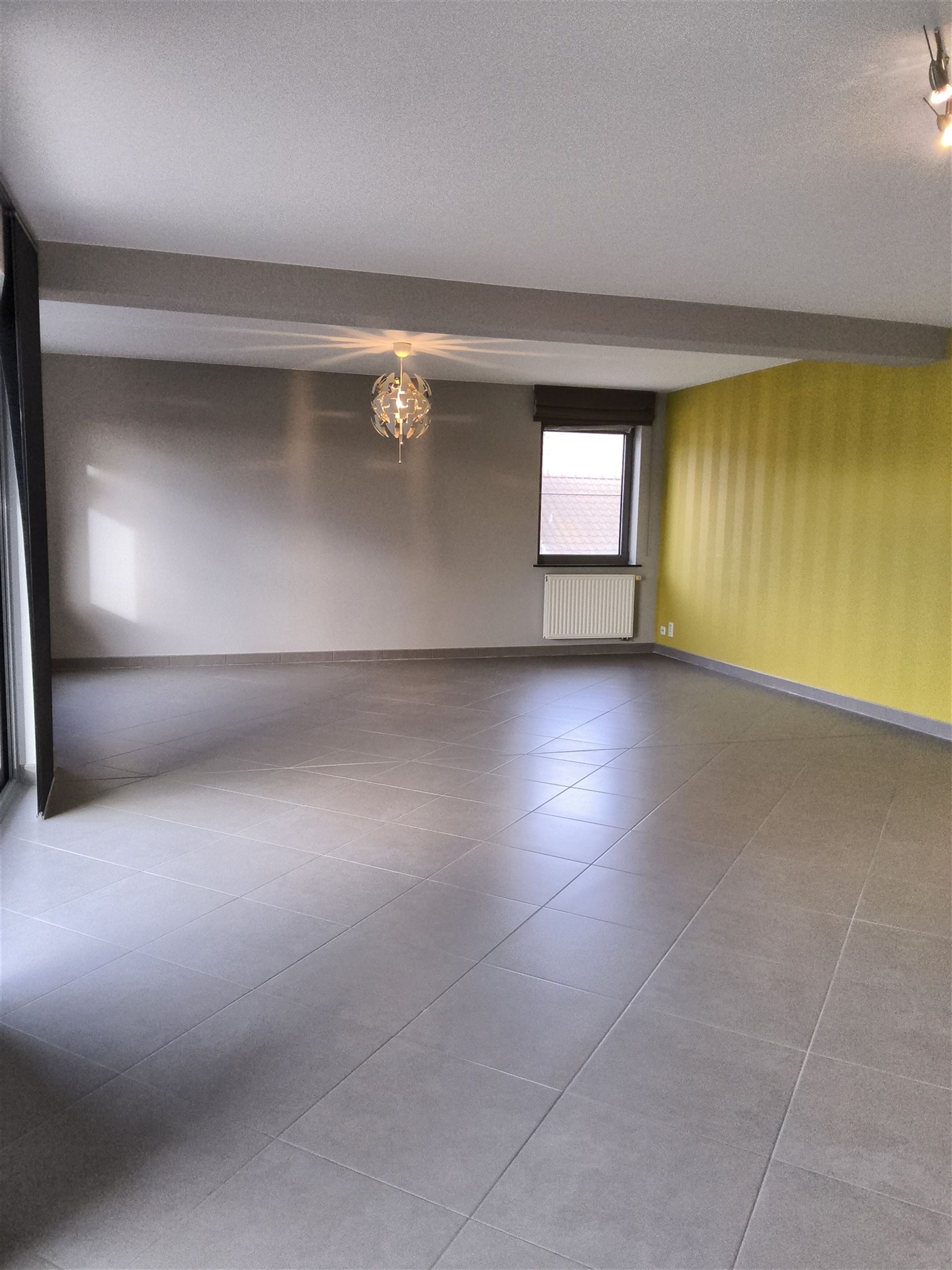 Ruim 2 slaapkamer-appartement met garage - foto 5