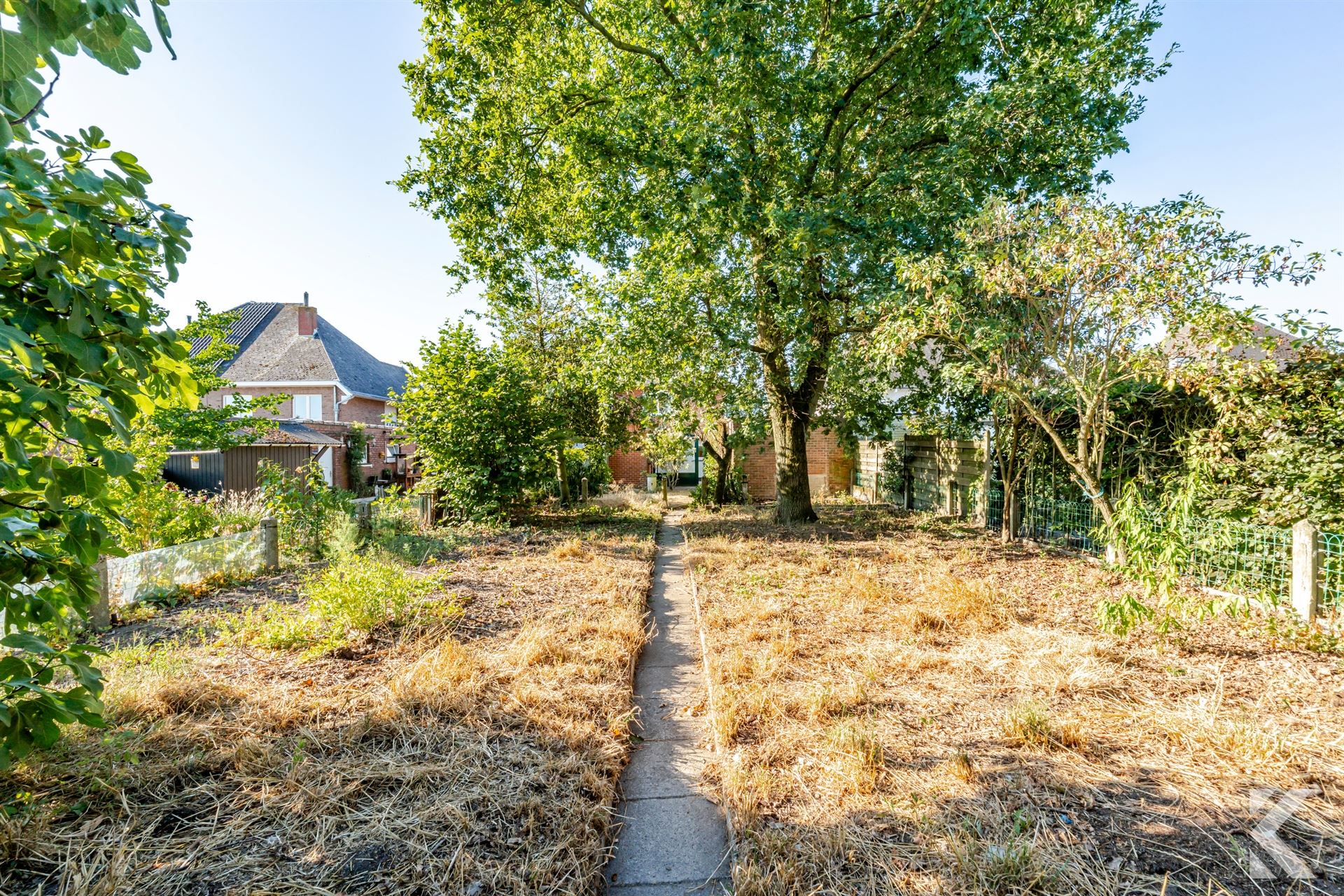 Ruime gezinswoning op 553 m² met garage en open zicht - foto 5