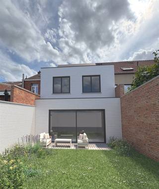 <p><span>Aankoop mogelijk aan 6% BTW! Deze prachtige energiezuinige nieuwbouwwoning is ideaal gelegen in het centrum van Schoten, op wandelafstand van winkels, scholen en openbaar vervoer. De woning combineert modern comfort met een duurzame bouwkwaliteit.</span></p><p><span>Op het gelijkvloers bevindt zich een lichtrijke leefruimte met open, volledig ingerichte keuken die uitgeeft op de tuin. De woning beschikt over 4 ruime slaapkamers en 2 stijlvolle badkamers, ideaal voor gezinnen of wie extra ruimte zoekt voor bureau of hobbykamer.</span></p><p><span>Dankzij de warmtepomp, zonnepanelen, hoogwaardige isolatie en ventilatiesysteem D geniet u van een laag energieverbruik en optimaal wooncomfort. Verder beschikt de woning over een garage en een verfijnde afwerking met kwalitatieve materialen.</span></p><p><span>Een instapklare, toekomstgerichte woning op een topligging in het centrum van Schoten.</span></p>