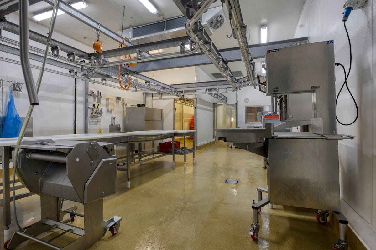 Fully equipped and operational meat cutting facility for sale - photo 5