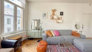 Dit gezellige appartement van ca 72 m² is gelegen op de tweede verdieping in een charmante herenwoning op de hoek met de Broederminstraat. Een...