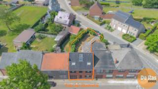 KIJKDAG ZATERDAG 23 AUGUSTUS VANAF 13u (OP AFSPRAAK 053/60.65.60)HILLEGEM - Deze stevige, op te frissen gezinswoning kunt u vinden in de woonkern van...