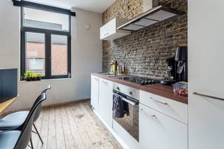 Ontdek dit charmante 1-slaapkamerappartement op de eerste verdieping van een karaktervol gebouw in de Erwtenstraat, hartje Antwerpen. Met...