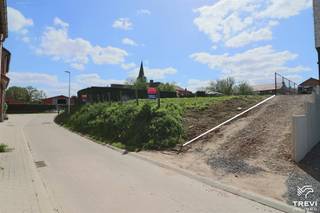 <p><span>Beau terrain à bâtir avec 2 accès à rue de 8 a 02 ca sis en zone d'habitat à caractère rural. </span></p><p><span> </span></p><p><span>Façade de +/- 15 m sur une profondeur de +/- 65 m. </span></p><p><span> </span></p><p><span>Libre de constructeur.</span></p><p><span> </span></p><p><span> </span></p><p><span> </span></p><p><span>Document remis à titre indicatif et non contractuel, sous réserve de modifications</span></p><p><span> </span></p>