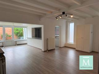 Instapklaar gelijkvloersappartement met 2 ruime slaapkamers en stadstuinOp zoek naar een comfortabel en instapklaar appartement? Dit...