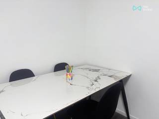 📞 Info & bezichtigingen: 02 315 77 22 - maxime.l@weinvest.be<br />We Invest presenteert u exclusief dit aangename appartement, ideaal gelegen aan de Chaussée de Ninove in Sint-Jans-Molenbeek.<br />Geniet van een levendige en praktische buurt: supermarkten (Delhaize, Lidl, Action), bakkers, boekhandels en buurtwinkels op een steenworp afstand. Gezinnen zullen de nabijheid van scholen, waaronder de school L'Étincelle, op loopafstand waarderen.<br />Met het openbaar vervoer (metro, tram, bus) bent u snel in het stadscentrum en het Weststation. Voor uw momenten van ontspanning zijn de parken Porte de Ninove en Vandenheuvel vlakbij.<br />Dit lichte appartement van 67 m² ligt op de 2e verdieping van een goed onderhouden gebouw en bestaat uit: een ruime woonkamer, twee slaapkamers, een ingerichte keuken en een comfortabele doucheruimte.<br />U profiteert van individuele gasverwarming, dubbele beglazing, een EPC D (155 kWh/m²/jaar – CO₂: 31), elektriciteit die aan de normen voldoet en lage kosten.<br />Verkoop onder registratierechten – aftrek mogelijk (onder voorwaarden).<br />Ontdek al onze exclusieve advertenties op www.weinvest.be!