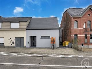 Uitzonderlijk ruime rijwoning in Heist-Op-Den-Berg met een bewoonbare oppervlakte van maar liefst 280 m², gelegen op een perceel van 9 are 58...