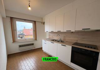 Zeer ruim 3-slaapkamerappartement met lift – onmiddellijk beschikbaar.Dit zeer ruime 3-slaapkamerappartement bevindt zich op de derde verdieping van...