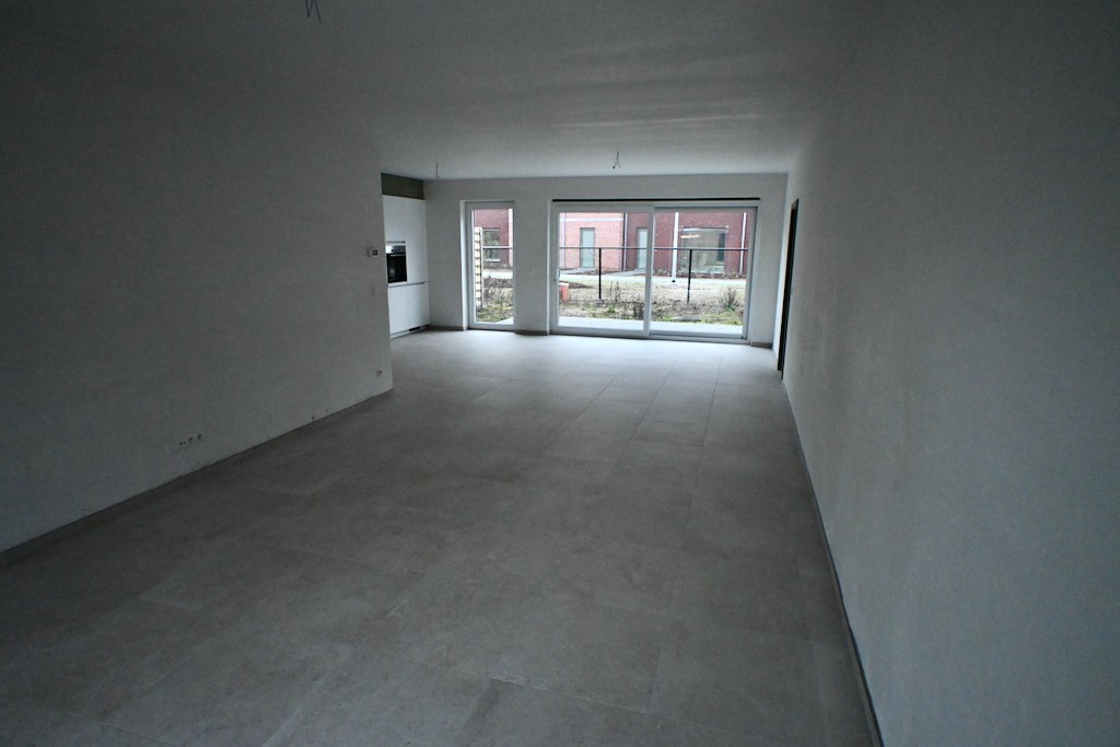 Ruime Nieuwbouwwoning met 3 slaapkamers ! - foto 3