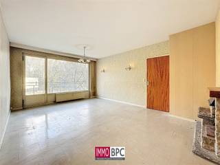 BEZOEKEN GESTOPT Compromis in opmaak - Ontdek dit charmante appartement van 72m², gelegen in een rustige, groene wijk van Ukkel. De ruime...