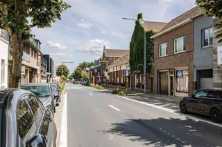 DESTELBERGEN: Woonst/ appartement met veelzijdige (handels)ruimte in de dorpskern van DestelbergenIn hartje Destelbergen, langs de...