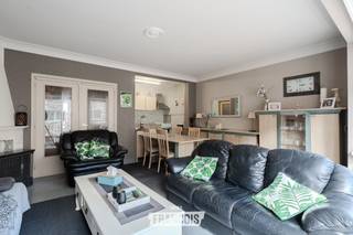 Dit instapklare appartement is gelegen in de Distellaan in Westende en bevindt zich op een aangename locatie, dicht bij het centrum en de zeedijk. Het appartement beschikt over een praktische indeling en geniet van veel comfort.<br /><br />De leefruimte biedt een aangename plaats om te ontspannen en geeft toegang tot de keuken. Verder beschikt het appartement over 2 slaapkamers en een terras achteraan, waar u in alle rust van de buitenlucht kunt genieten.<br /><br />Met een EPC-label B is het appartement bovendien energiezuinig. Dankzij de instapklare staat, de 2 slaapkamers en het terras is dit een ideale woning als vaste verblijfplaats, tweede verblijf of investering.<br /><br />Contacteer Inti via inti@immofrancois.be of 0499 74 89 74 voor meer informatie of een bezoek.<br /><br />