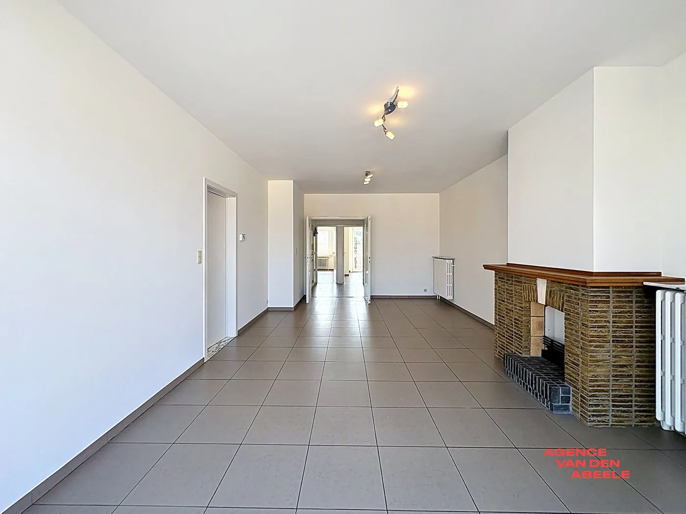 Apartment for rent in Sint-Andries with 2 bedrooms - photo 4