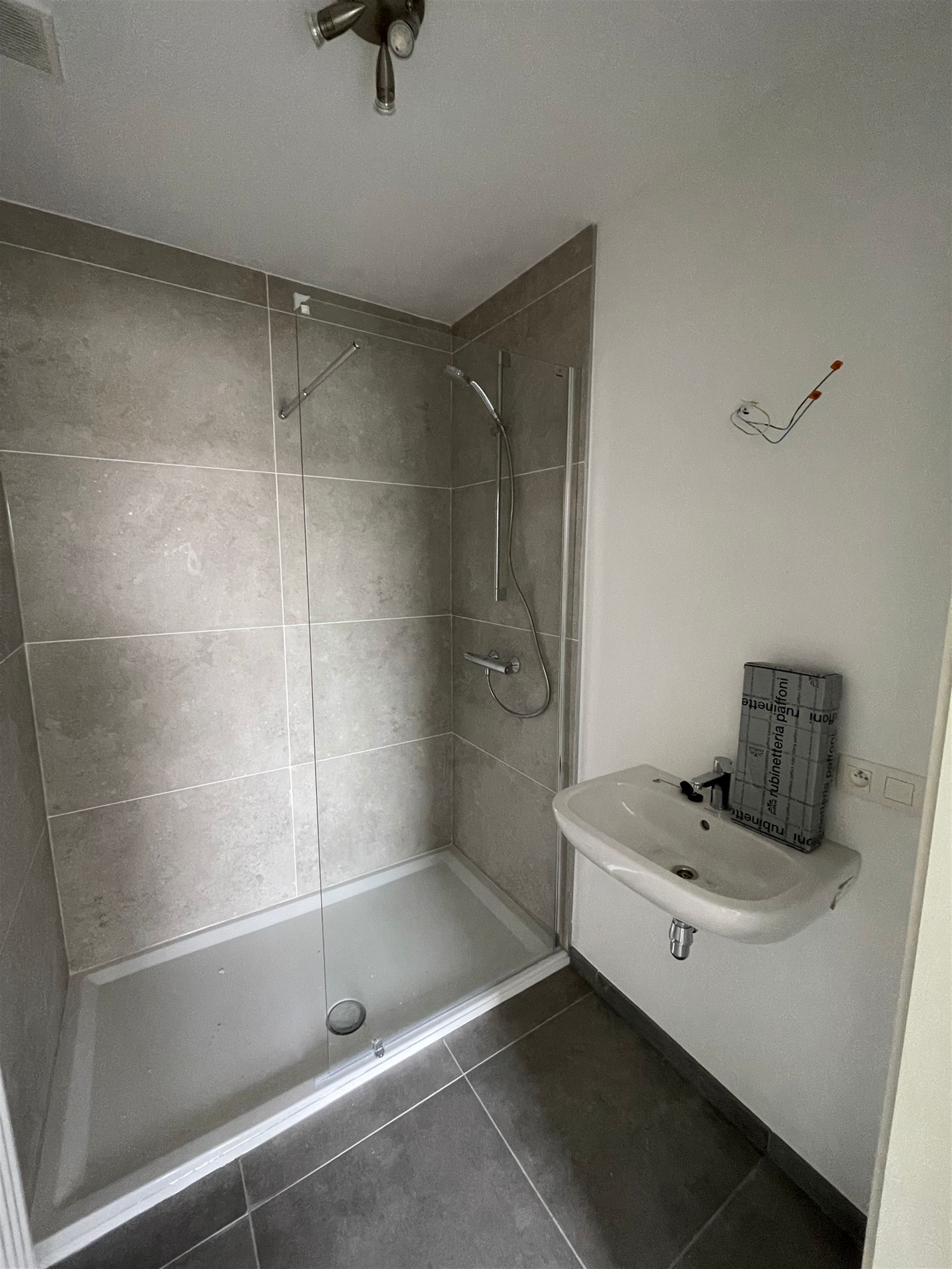 Volledig vernieuwd appartement - foto 5