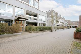 Dit instapklare appartement met twee slaapkamers bevindt zich in een verzorgd gebouw en biedt een aangename lichtinval dankzij de vele...