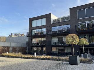 Welcome to this stunning 139m² duplex apartment located in downtown Mechelen.