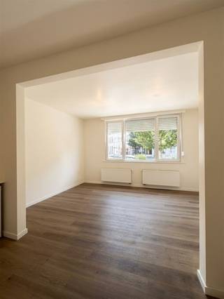 <p><span>Ground-floor, renovated studio in a central location in Antwerp North, close to downtown, public transportation, and various shops and amenities.</span><span> </span></p><p><span><br />Layout</span></p><p><span>Shared entry hall with a separate entrance door to the ground-floor studio. <br />We enter into the kitchen/dining area.</span></p><p><span>The open kitchen offers every convenience and is equipped with a stovetop, refrigerator, sink, range hood, oven, and ample cabinet space. </span></p><p><span>There is also a bathroom with a shower, toilet, and vanity sink. </span></p><p><span> </span></p><p><span>Details</span></p><p><span>- available immediately </span></p><p><span>- plenty of natural light</span></p><p><span>- great location</span></p><p><span>- no common area fees</span></p><p><span>- Water, gas, and electricity metered separately</span></p><p><span> </span></p><p><span>Does this studio in Antwerp sound like the right fit for you? Are you looking for other properties for sale or rent in Antwerp, or would you like to know the value of your property? </span></p><p><span>Then you’ve come to the right place at BOLT IMMO! We’d be happy to help you. Call 03 568 68 06 or email <span>info@bolt.immo</span></span></p><p><span> </span></p><p><span> </span></p>