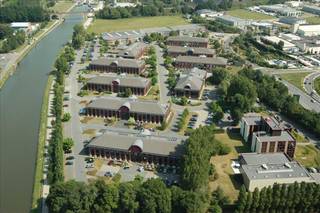 Het Riverside Business Park bestaat uit 24000m² aan kantoren in een groene omgeving en bevindt zich vlakbij het kanaal. Deze kantoorruimte van...