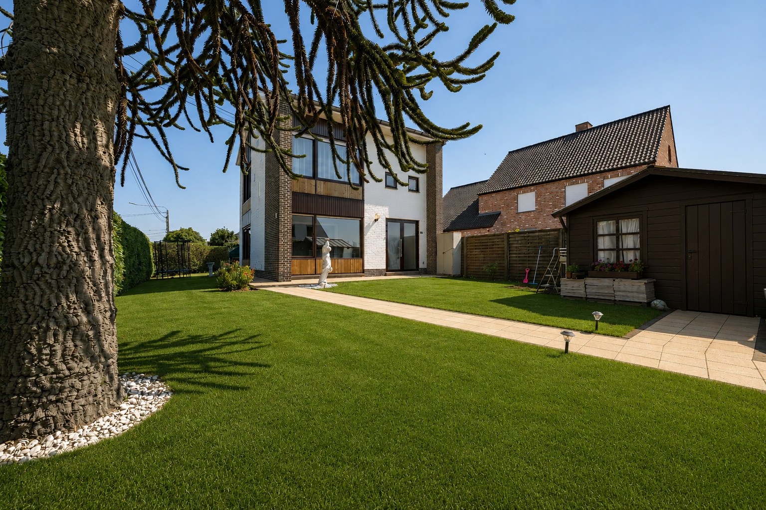 HALF OPEN BEBOUWING OP 267 m² MET GUNSTIGE LIGGING - foto 2