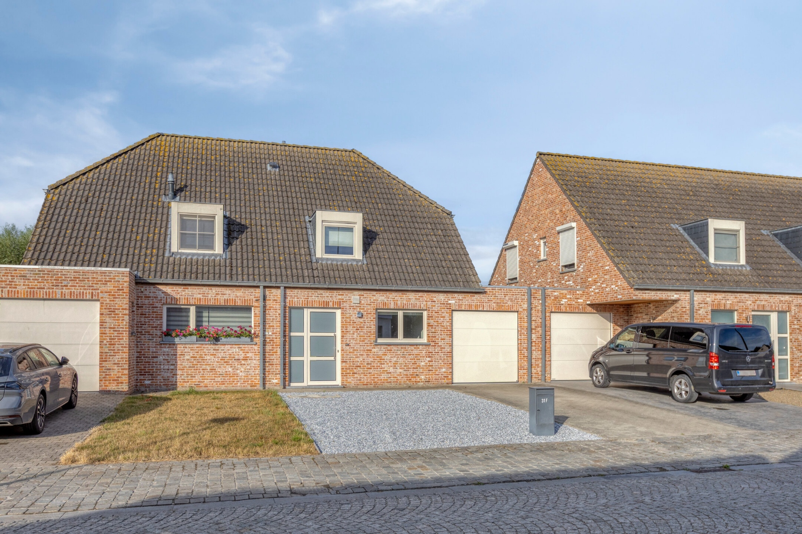 Volledig instapklare gezinswoning met inpandige garage - foto 4