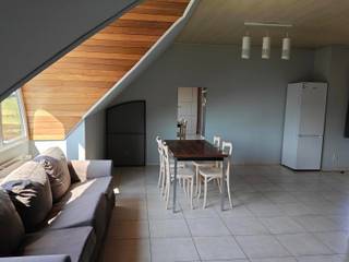 Knus appartement op de 2e verdieping met carport!
Bent u op zoek naar een gezellig appartement met één slaapkamer? Dan is dit cosy appartement op de tweede verdieping zeker een bezoek waard.
De lichtrijke leefruimte zorgt voor een aangename en uitnodigende sfeer. De praktische keuken is uitgerust met een elektrische kookplaat, dampkap, heteluchtoven, koelkast en diepvriezer.
Aan de achterzijde bevindt zich een rustige slaapkamer. De badkamer beschikt over een ligbad en een badkamermeubel. Het toilet bevindt zich apart in de inkomhal.
Daarnaast geniet u van een carport achter het gebouw.
Huurprijs 700 € per maand. Geen gemeenschappelijke kosten. Alle nutsvoorzieningen zijn individueel.
EPC energiezuinig label C
Een ideale woonst voor starters of voor al wie op zoek is naar een comfortabele en gezellig thuis!
Neem gerust contact op voor meer informatie of een bezichtiging!