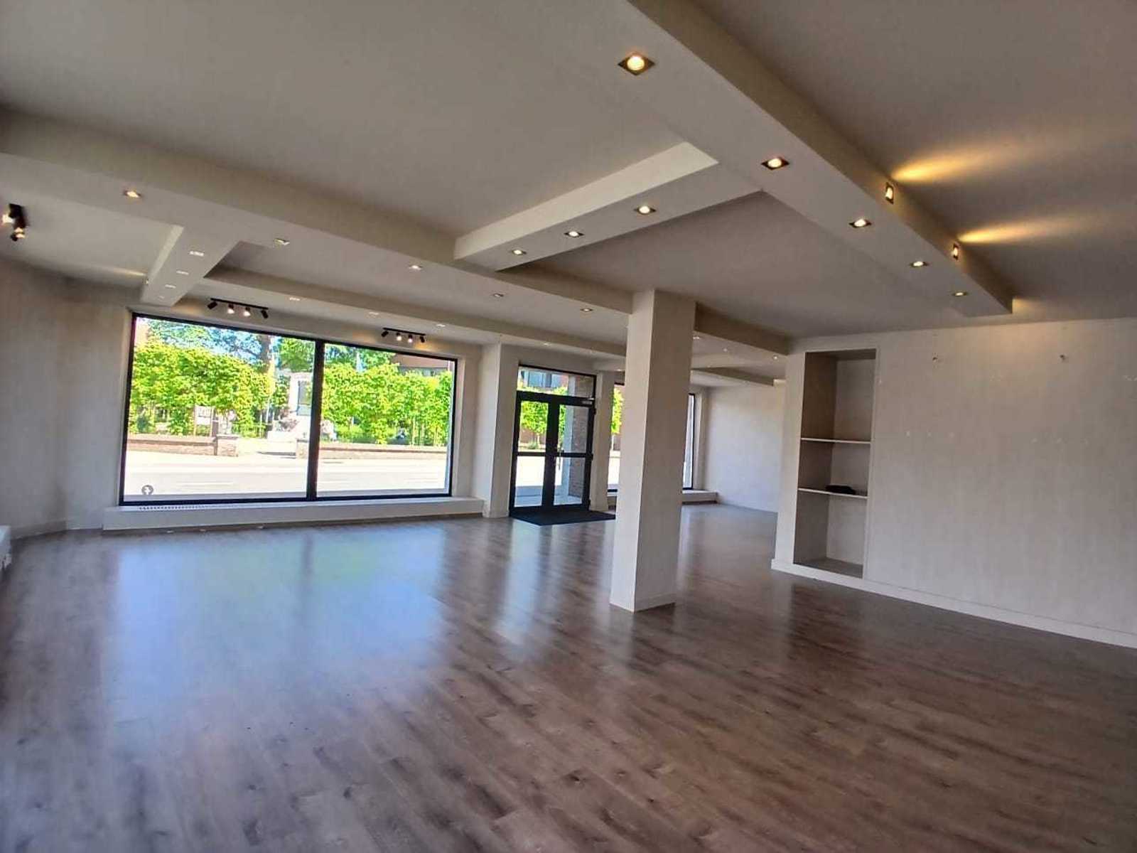 Commercieel hoekpand met veel lichtinval en een oppervlakte van 115m². - foto 2