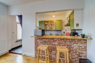 <p>Interesse in dit pand? Neem voor bijkomende informatie of het maken van een afspraak rechtstreeks contact op met Steven Plompen via <strong>+32 498 61 58 86</strong> of <strong>steve@copandi.be</strong>.</p><p> </p><p>Dit appartement is in Loft-stijl opgevat wat wil zeggen dat het appartement over weinig tot geen muren beschikt en een grote open ruimte heeft.</p><p> </p><p>Het bevindt zich in een kleinschalig gebouw vlakbij het Station van Mechelen en op wandelafstand van het centrum.</p><p>Enkele jaren geleden werd het appartement gerenoveerd . Het is een instapklaar appartement en beschikt over een EPC label B (126 kwh/m²), een conforme elektriciteit (tot 2036) en is volledig asbestvrij.</p><p> </p><p><strong>Indeling</strong></p><p>Ruime open leefruimte met open keuken, sanitair met toilet, douche en lavabo.</p><p> </p><p>Maak nu een afspraak en plan een bezoek ter plaatse in via steven@copandi.be of 0498 61 58 86</p>