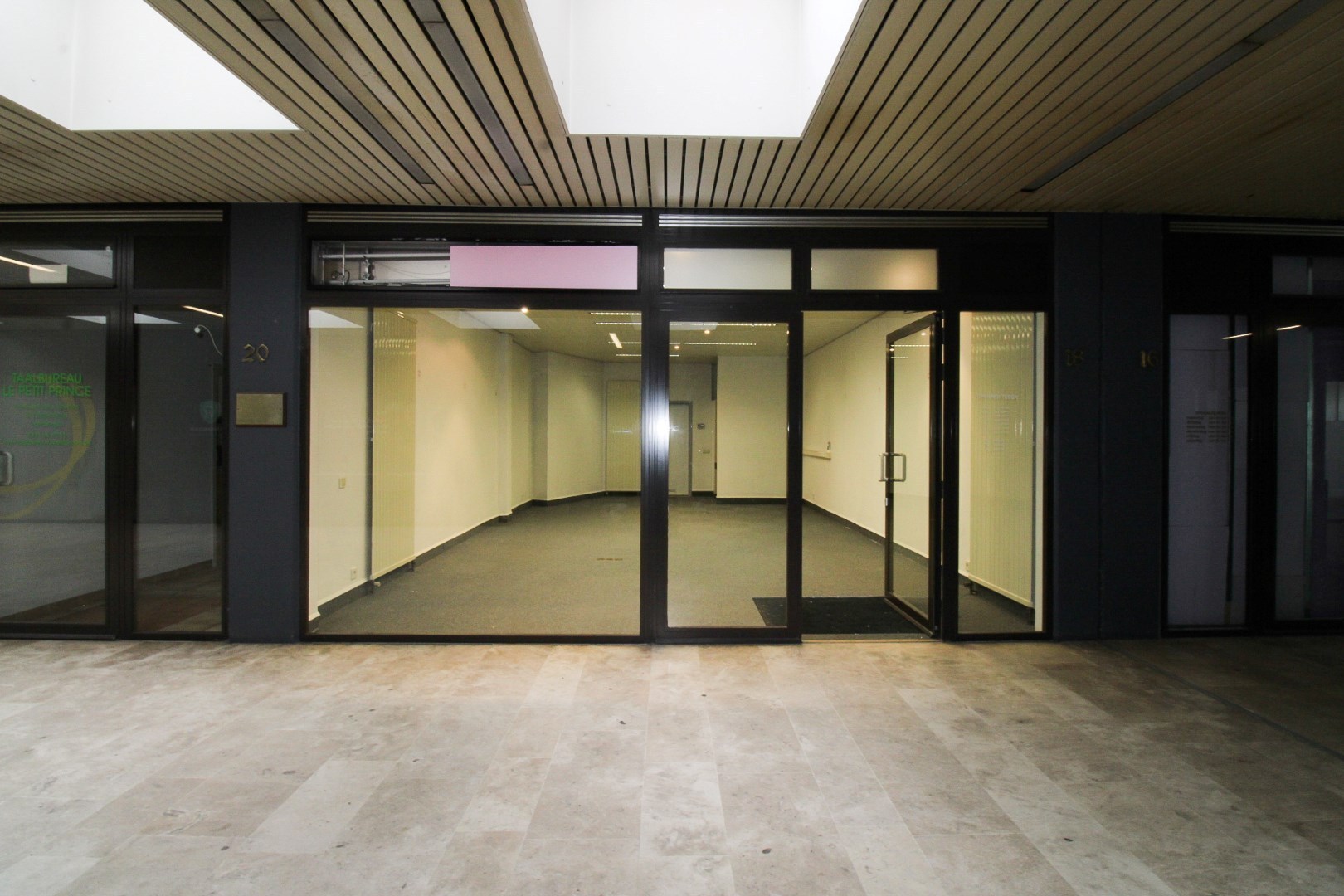 Nieuwe kansen wachten: Veelzijdige kantoor- of handelsruimte te huur in het hart van Sint-Niklaas - foto 2