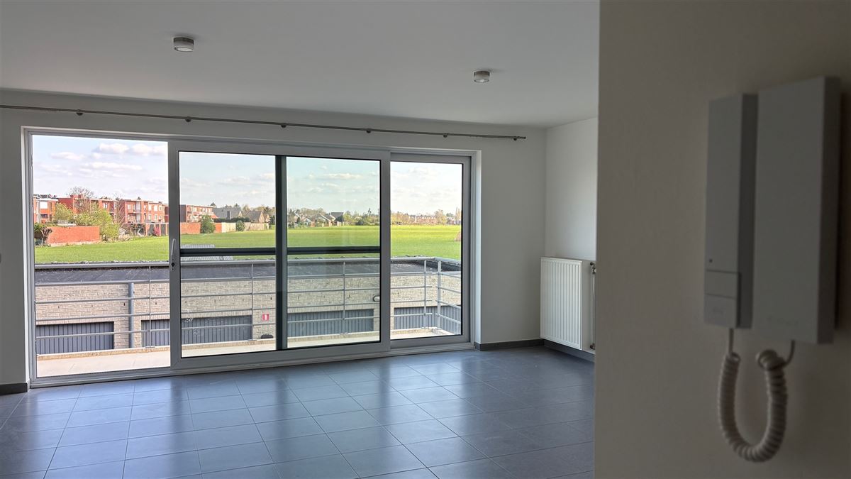 Licht appartement met 2 slaapkamers en garage - foto 4