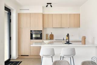 Kwalitatief ENERGIEZUINIG MODERN nieuwbouwproject (3 SLK, ZUID-WESTgerichte AANGELEGD TERRAS &amp; TUIN met toegang achteraan, + PARKING), TOPGELEGEN nabij het centrum van Oudenaarde, doch in een groene omgeving (natuurgebied 't Spei). ENERGIEZUINING (5 jaar geen onroerende voorheffing): zonnepanelen, warmtepomp, vloerverwarming. KWALITEITSVOLLE MATERIALEN. Bouwwerken gestart. Info en plannen: info@immobeguin.be