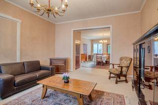 Deze karaktervolle en uitzonderlijk ruime woning van maar liefst 289m² bewoonbare oppervlakte werd steeds zeer goed onderhouden en biedt enorm...