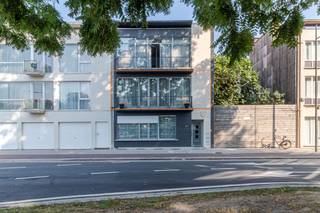 <p><span>Uiterst smaakvol gemeubeld appartement op een prima ligging gelegen nabij Prins Boudewijnlaan &amp; Grote Steenweg. Lichte leef-en eetkamer op parket aan de voorzijde. Ingerichte open keuken. Twee slaapkamers aan de achterziijde. Mooie badkamer met ligbad, wc en wastafel.  Ondergrondse kelder inbegrepen. Maandelijkse kosten bedragen ca 120€ (verwarming, water, blokpolis, elektriciteit voor het appartement +onderhoud gemene delen inbegrepen). TV &amp; unlimited internet &gt;65€.</span></p><p><span>Beschikbaar vanaf 10/01/2026</span></p><p><span> </span></p>